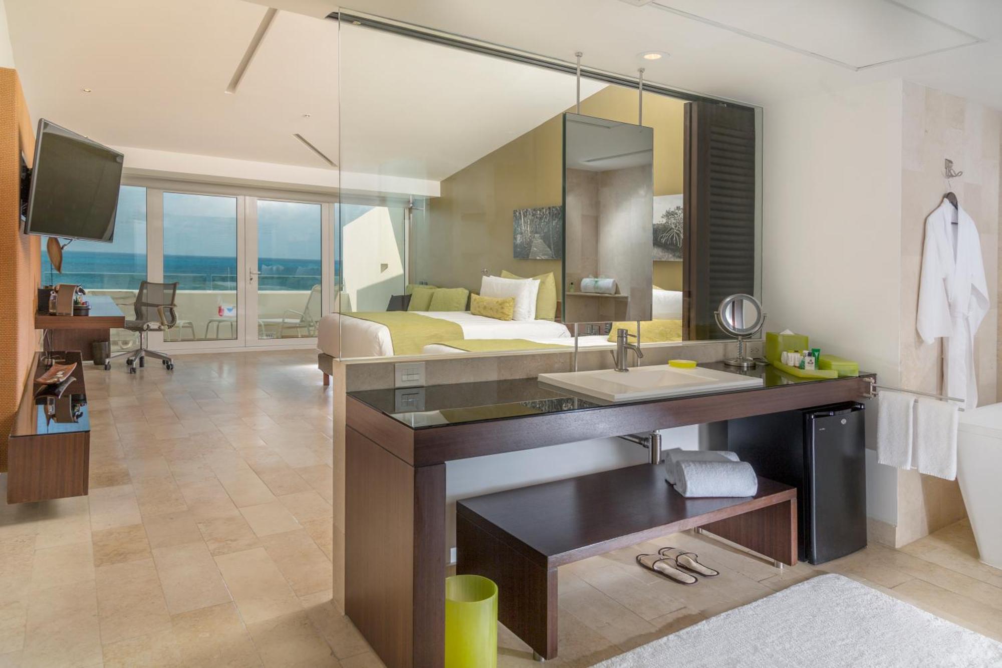 Club Queen Room with Two Queen Beds and Ocean view,1167353491:JPEG