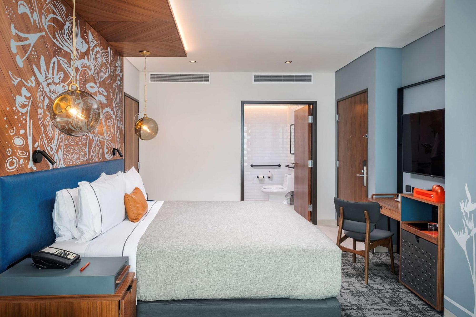 King Room with Mobility and Hearing Access/Non-Smoking,1557104275:JPEG