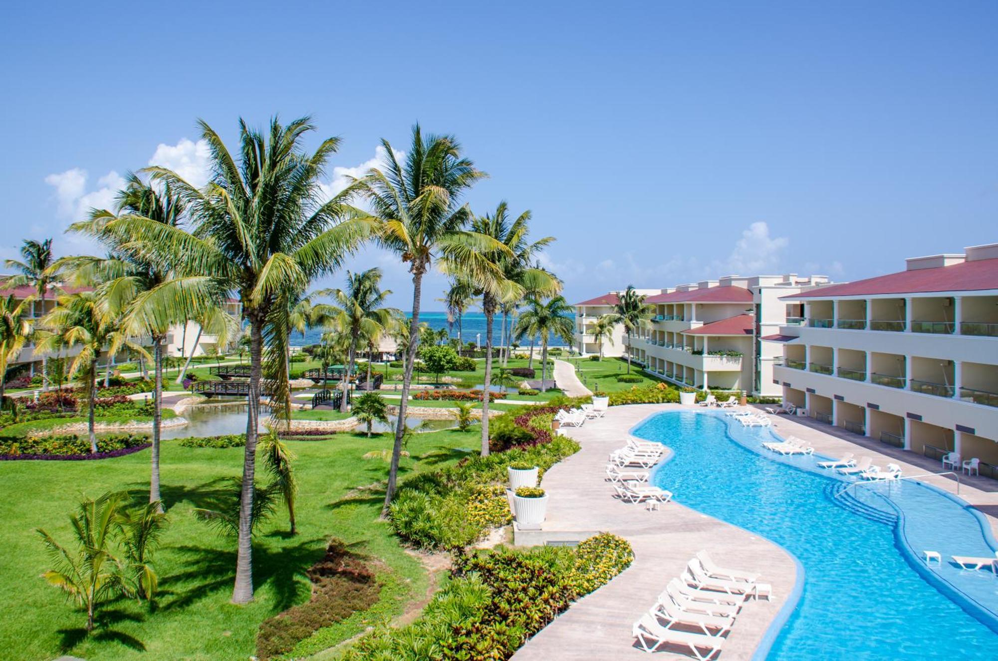 Swim Up Suite Garden View Kids & Teens