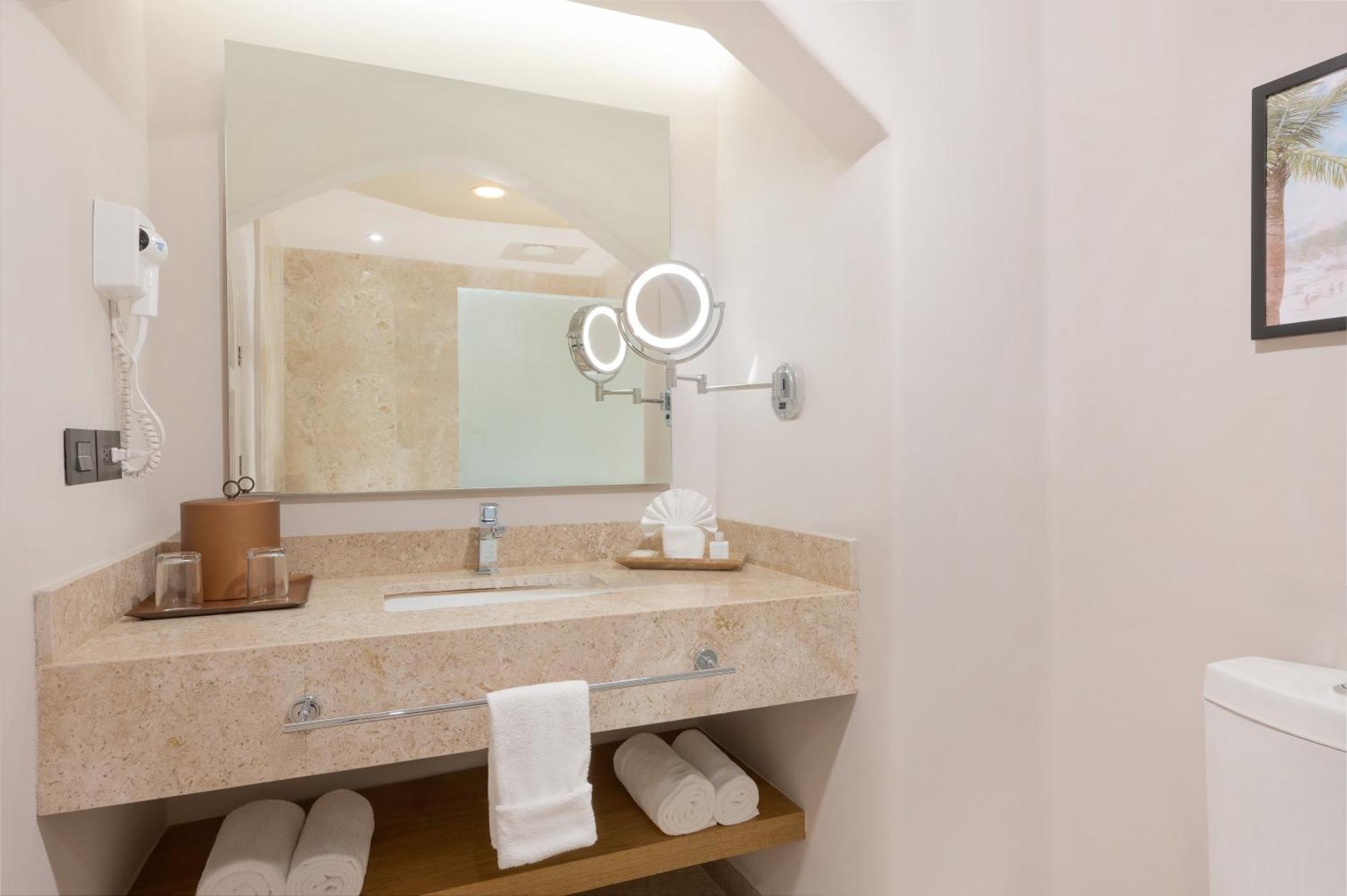 Beachfront Room plunge pool,1652753784:JPEG