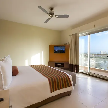 Krystal Urban Cancun & Beach Club-3